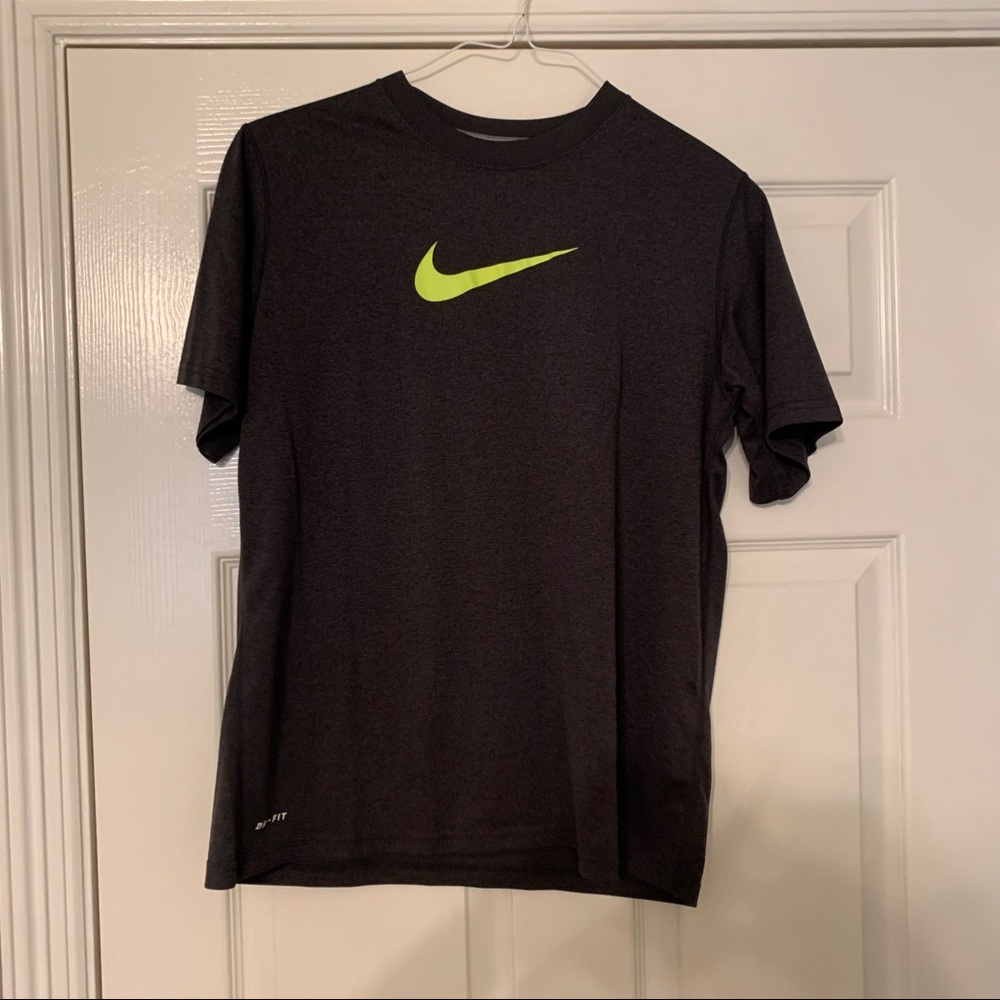Nike short sleeve shirt